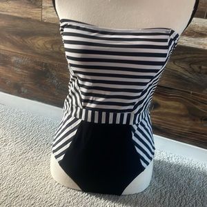 MALI Black and White One Piece Swimsuit Tie Back size 36/L